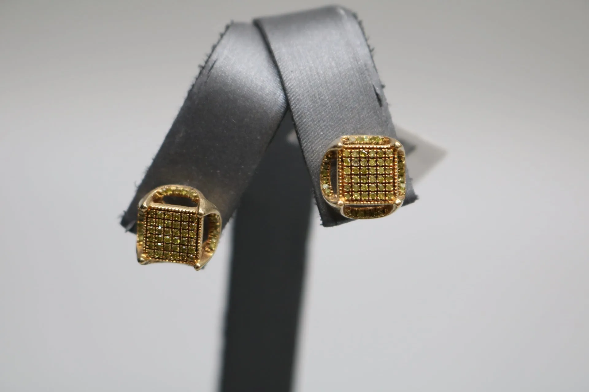 10K Yellow Gold Diamond Stud Earrings (0.56 CTW)