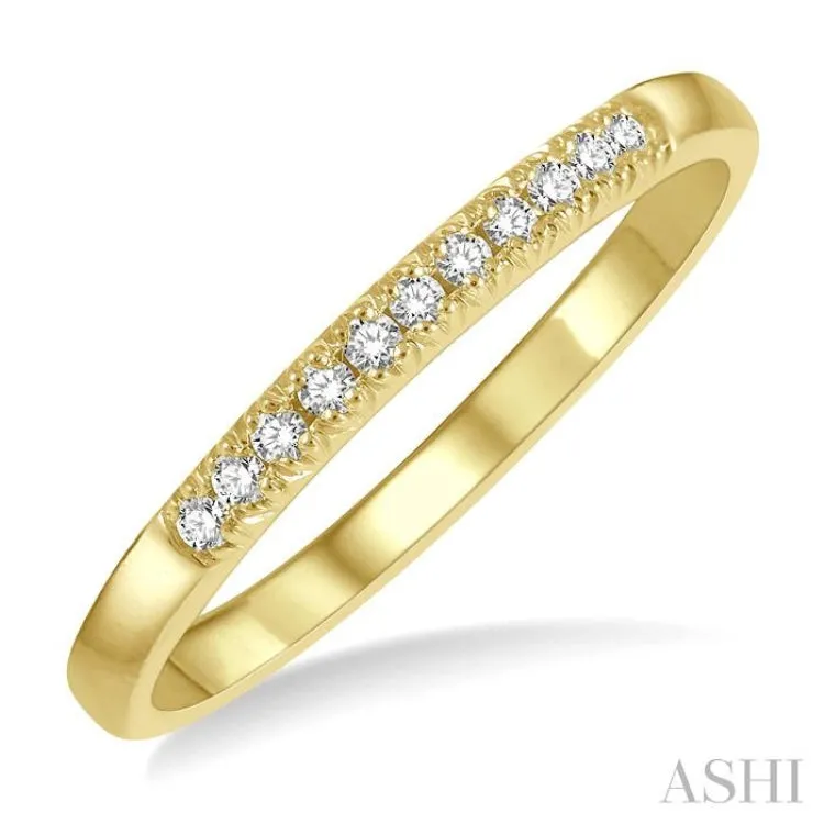 1/10 ctw 11 Stone Round Cut Diamond Wedding Band in 14K Yellow Gold