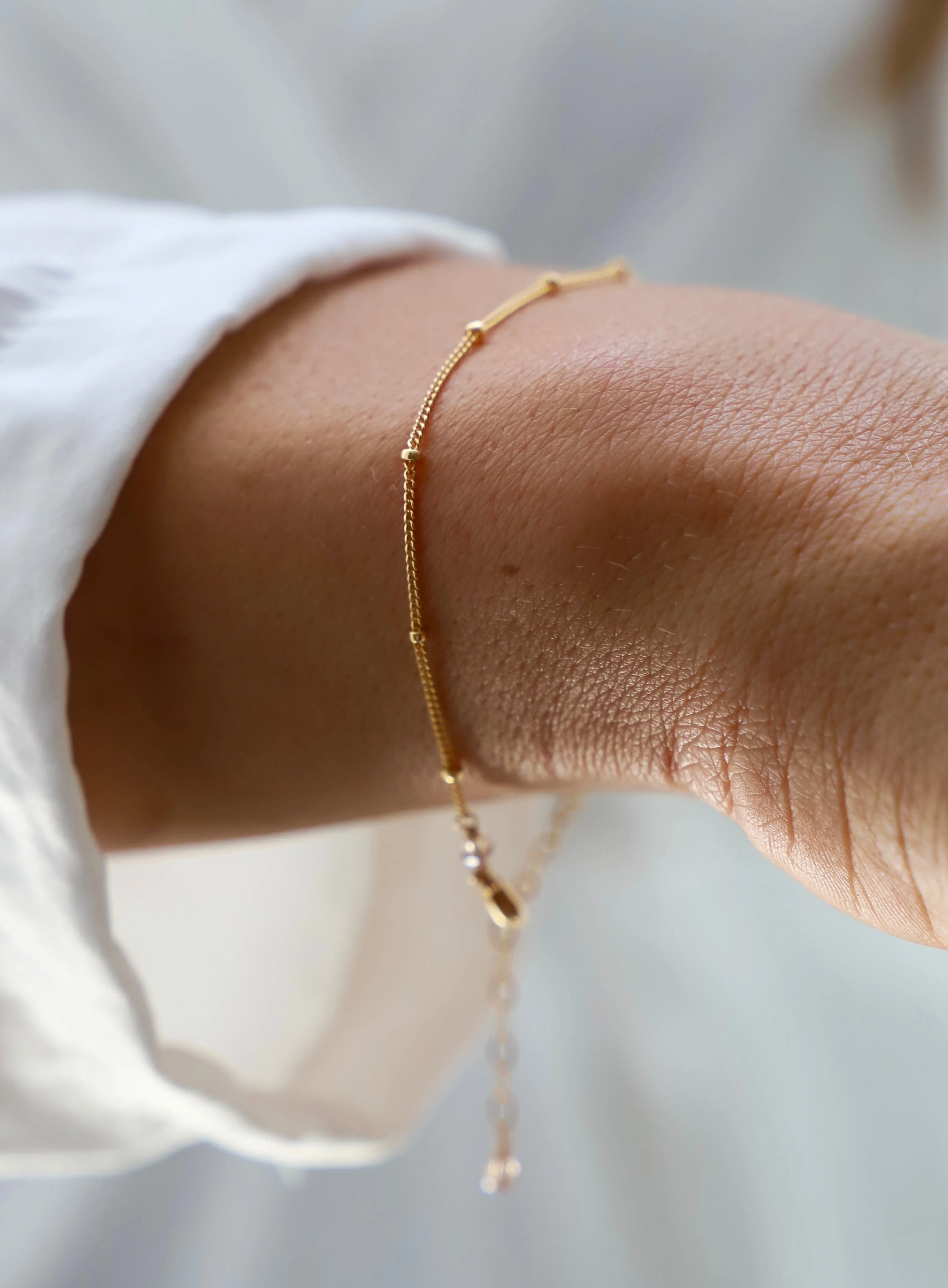 DELICATE BALL CHAIN BRACELET