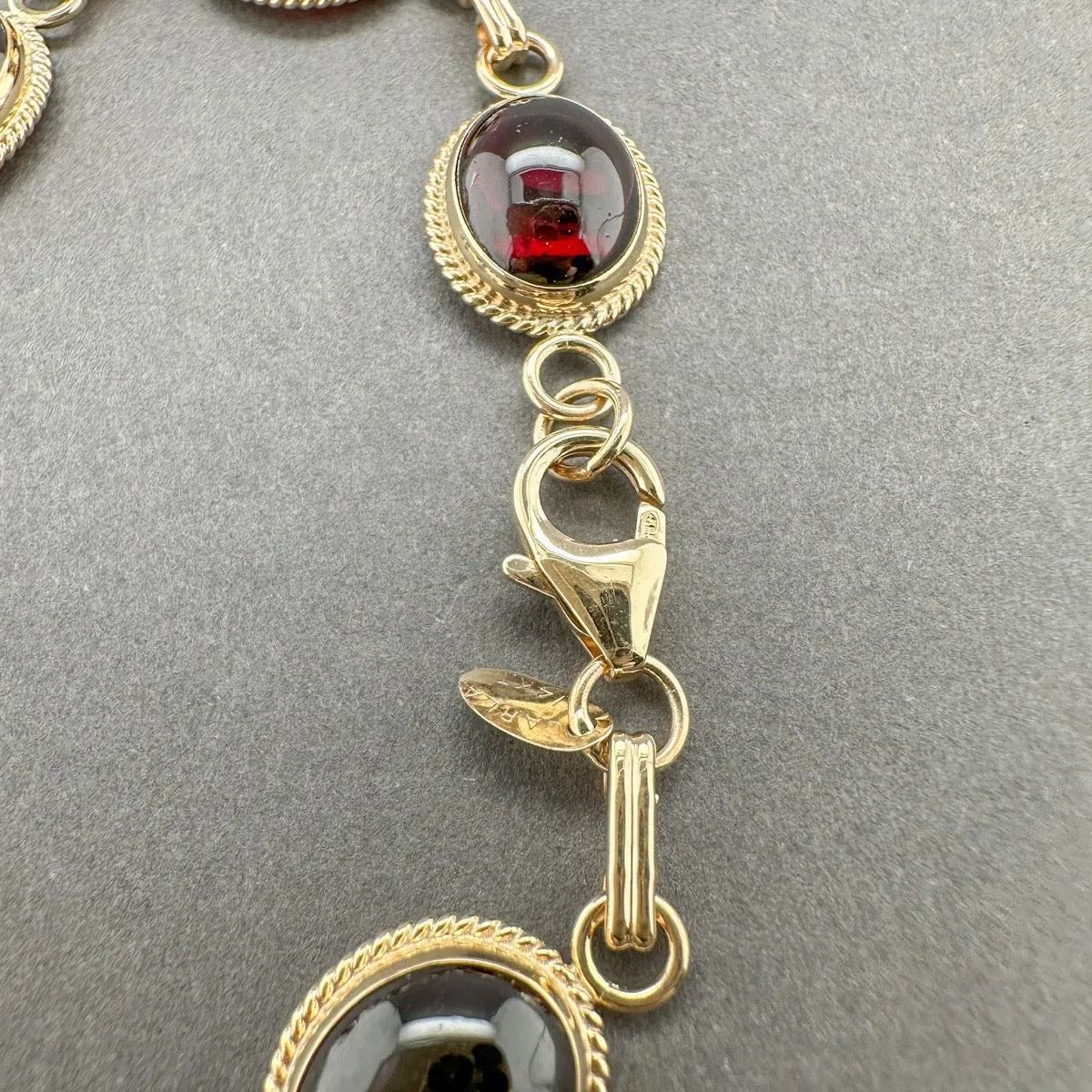 Estate 14K Y Gold 19.18ctw Garnet Link Bracelet