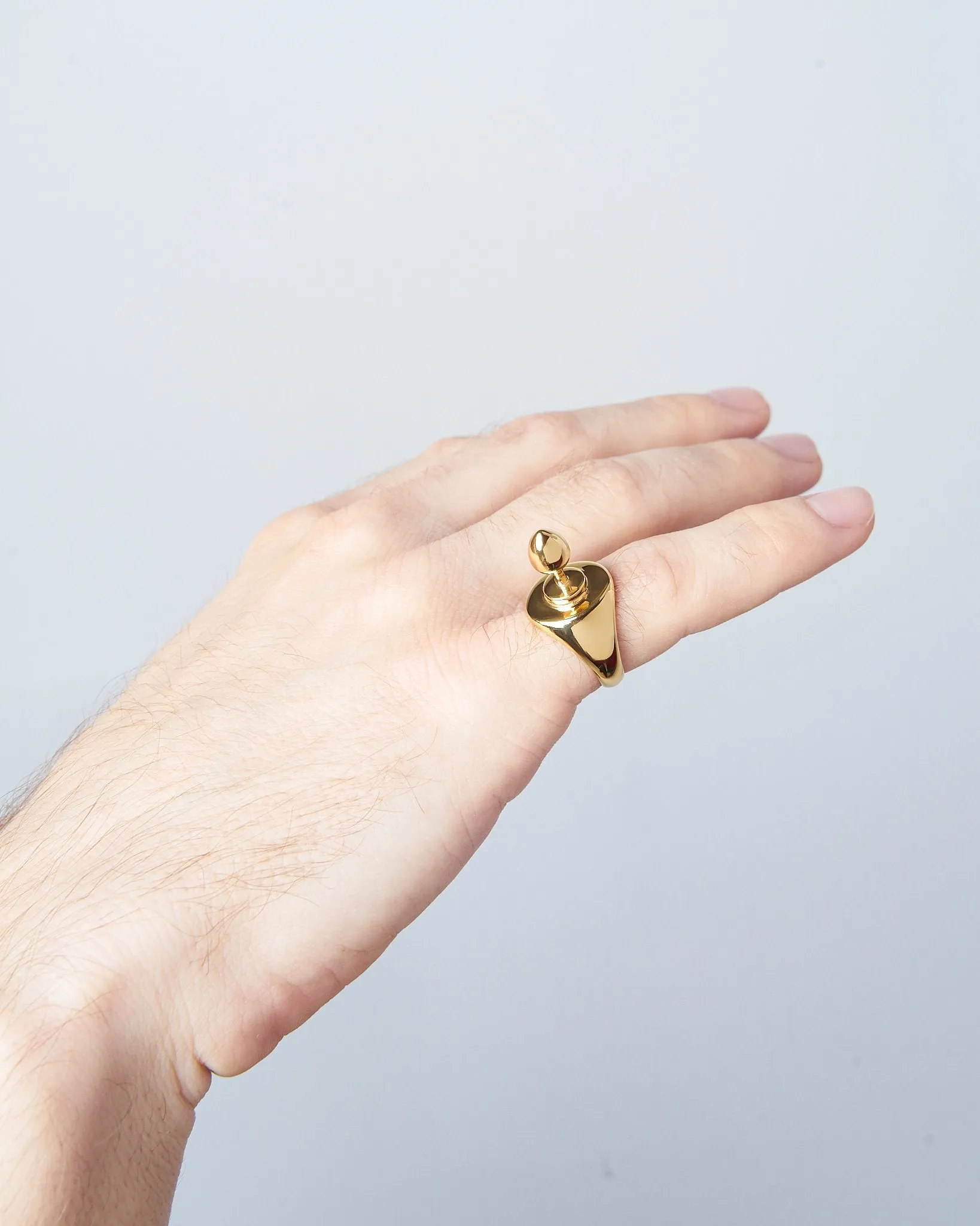 KISKA LAB MINI PLUG SIGNET GOLD RING