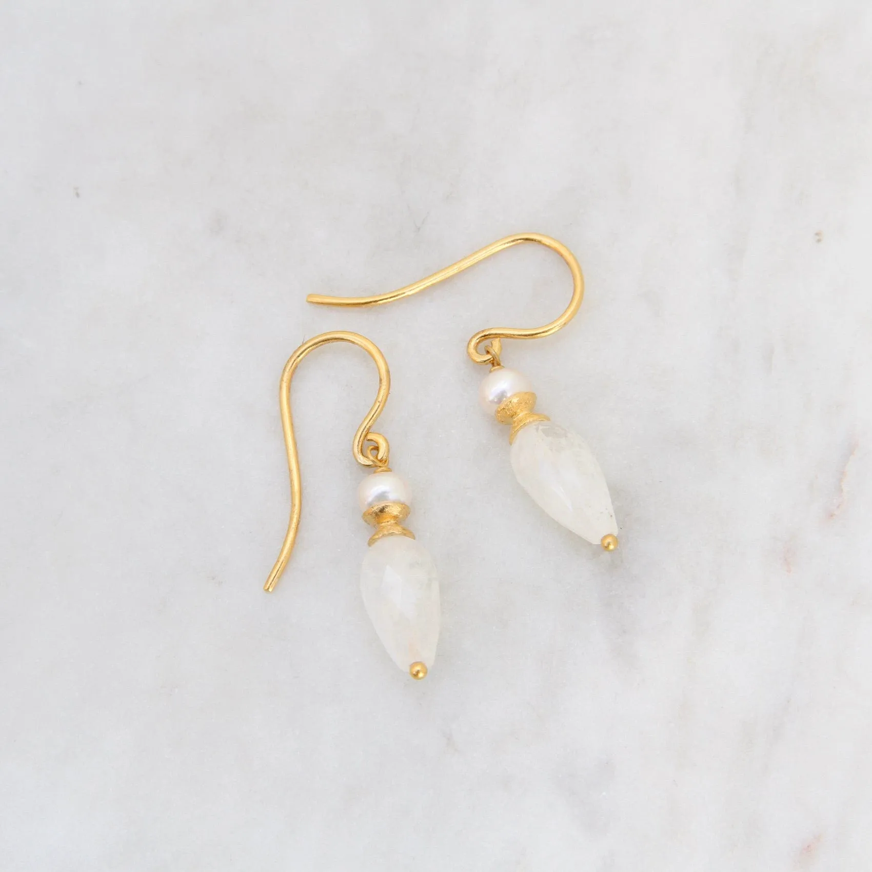 Rainbow Moonstone & White Pearl Earring