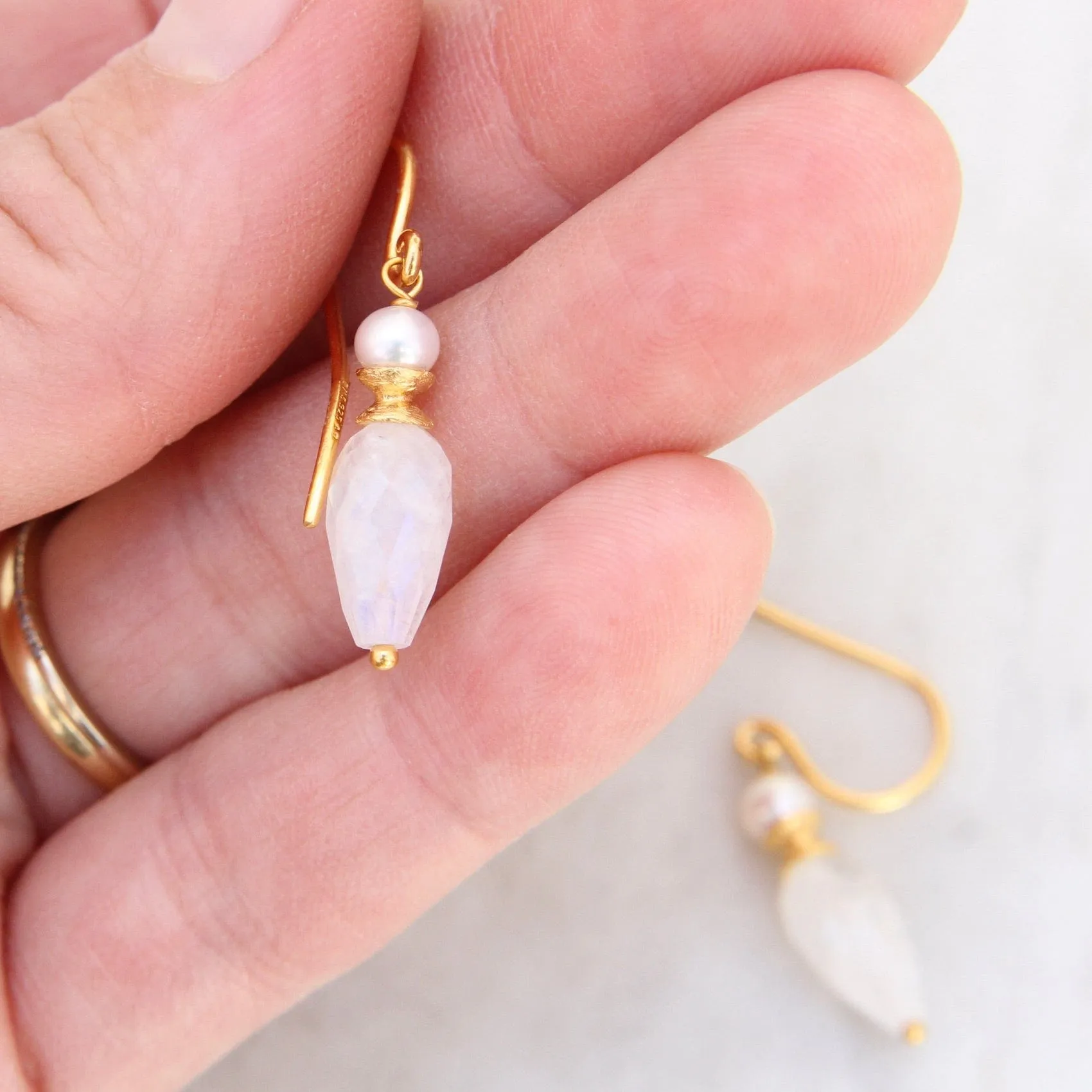 Rainbow Moonstone & White Pearl Earring